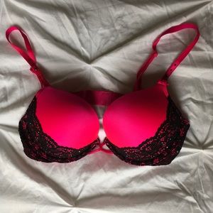 Victoria Secret push-up bra (miraculous plunge)